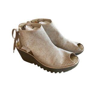 FLY LONDON Women's Size 40 Metallic Gold Suede Wedge Peep Toe Platform Sandals